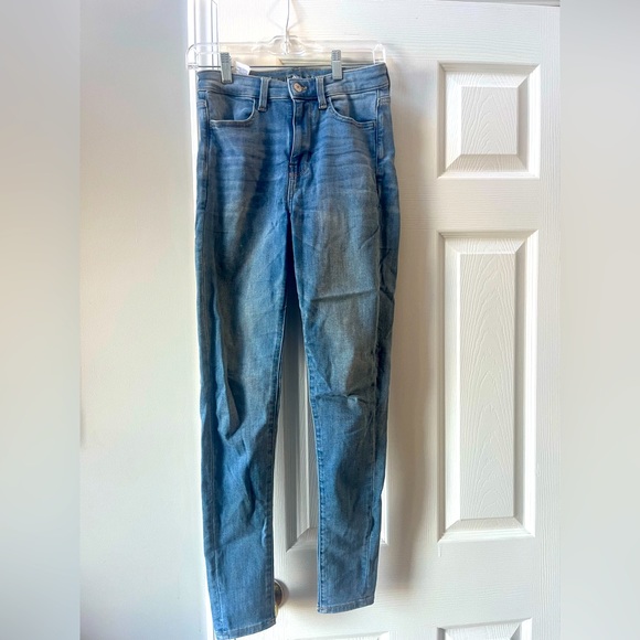 American Eagle Medium Wash Skinny Jeans - Picture 4 of 7